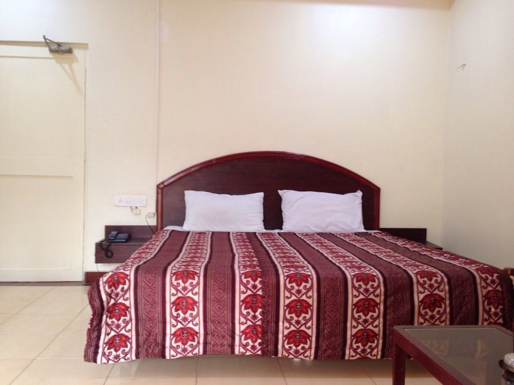 Super Townhouse G Silver Hotels Mount Road Ченнаи Экстерьер фото